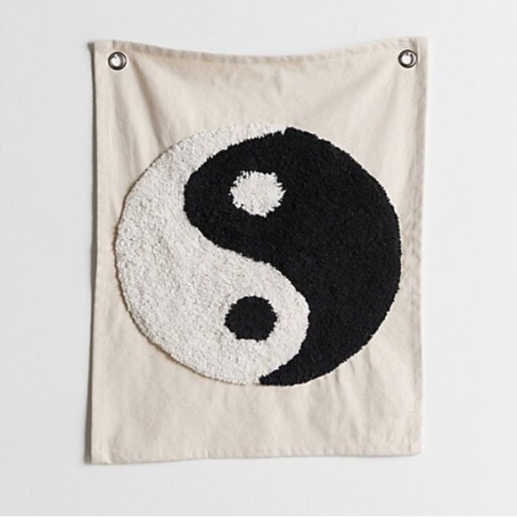 Urban Outfitters Yin Yang Tufted Tapestry - Picture 5 of 5